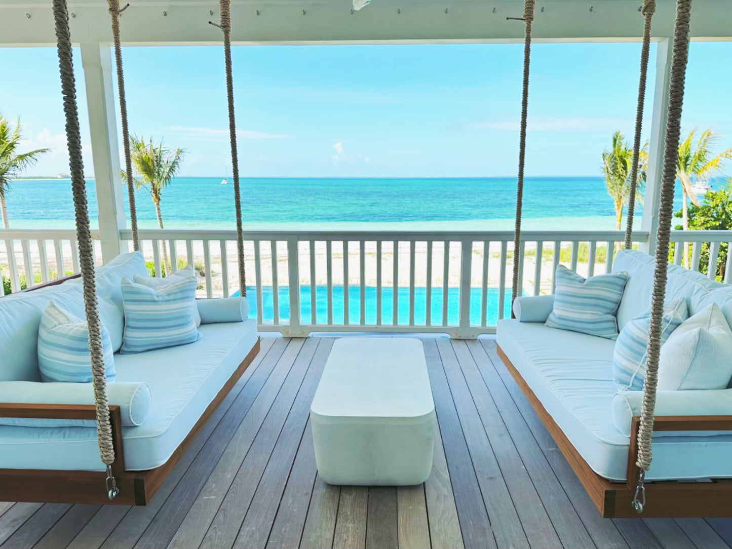 Solana Swing Bed