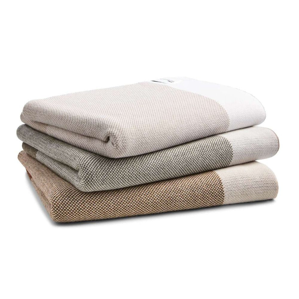 SunSunbrella_SignatureThrow-EstatePlaid1brella_SignatureThrow-EstatePlaidRegularprice_135.00USD