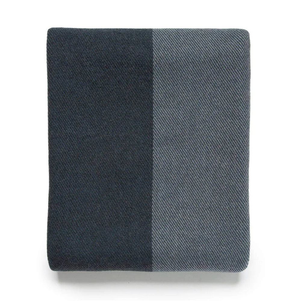 Sunbrella_HeirloomIndoorOutdoorThrowSplitMidnight