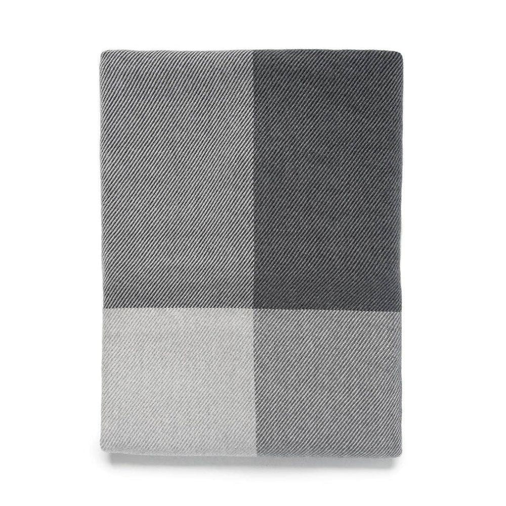 Sunbrella_HeirloomIndoorOutdoorThrowTileShadow